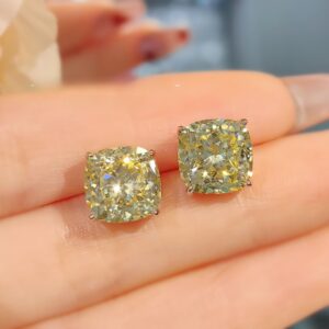 Lumière Cushion Stud
