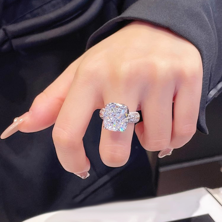 Radiant Majesty Ring - Image 2